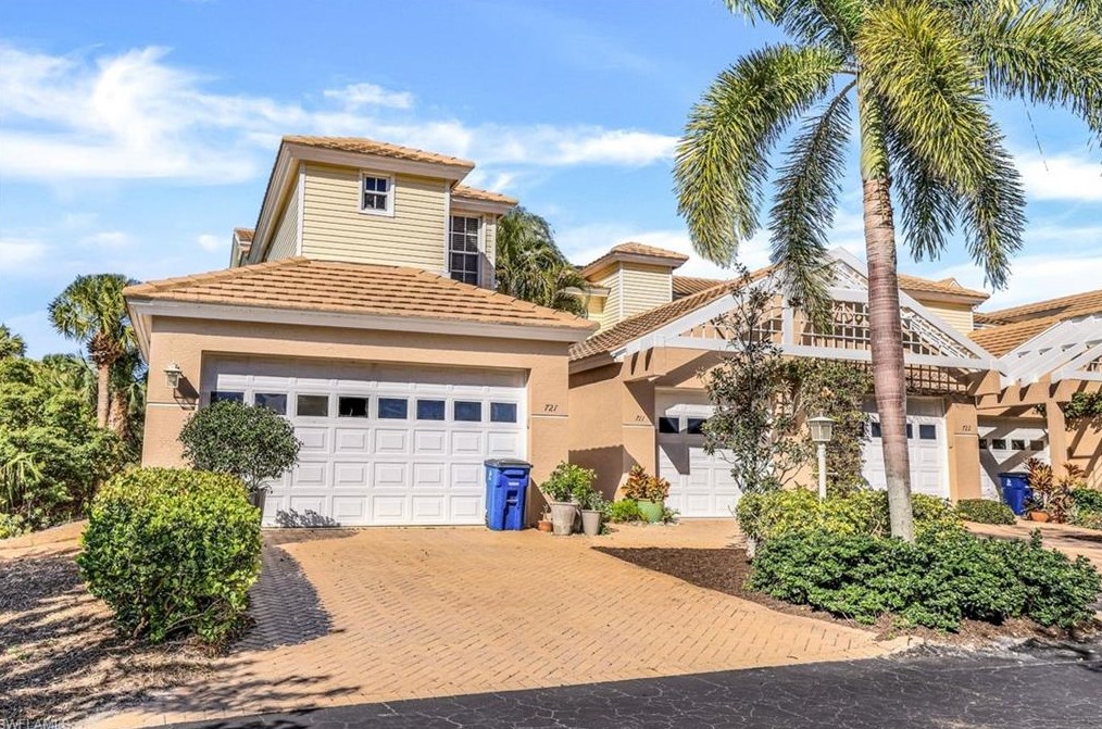 25150 Goldcrest Dr, Bonita Springs, FL 34134-7956