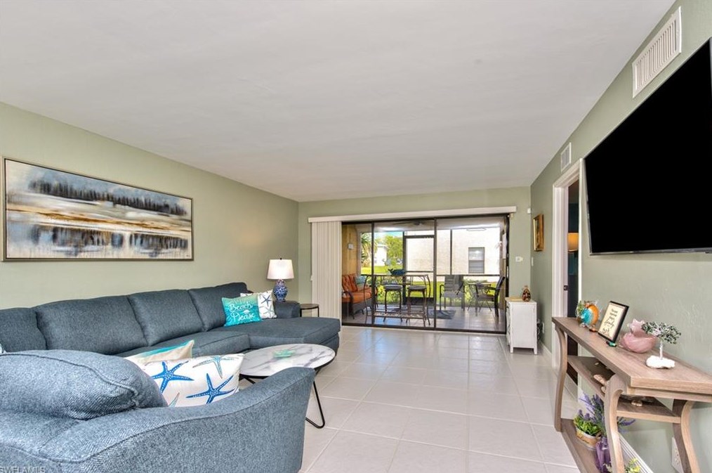 131 Cypress Way E #d, Naples, FL 34110