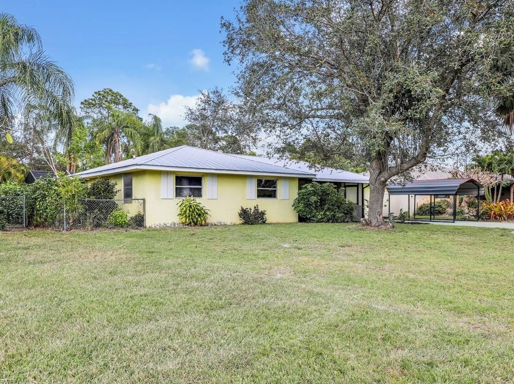 10138 Tropical Dr, Bonita Springs, FL 34135-5039