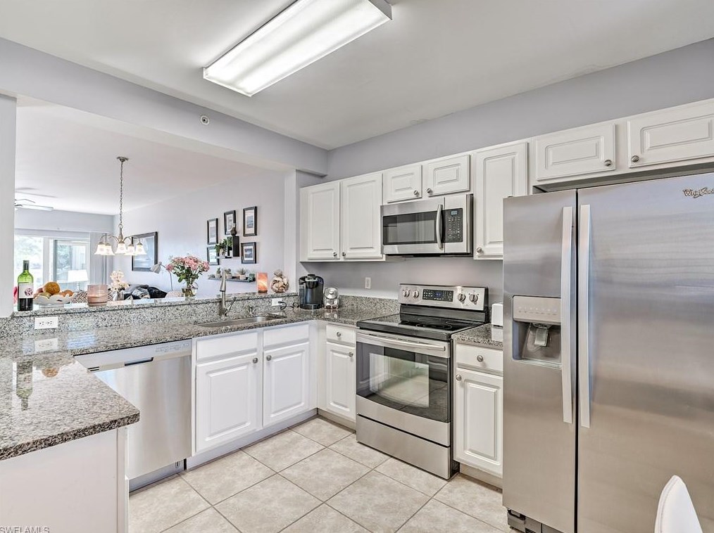 10010 Maddox Ln, Bonita Springs, FL 34135-7725