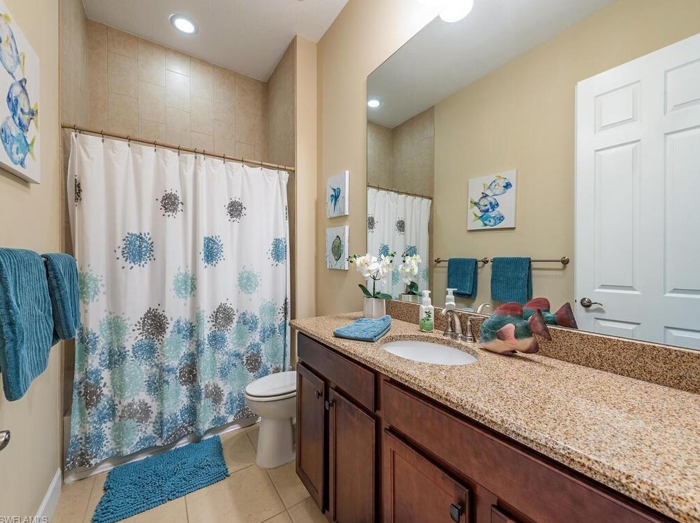 9009 Isla Bella Cir, Bonita Springs FL  34135-7276 exterior