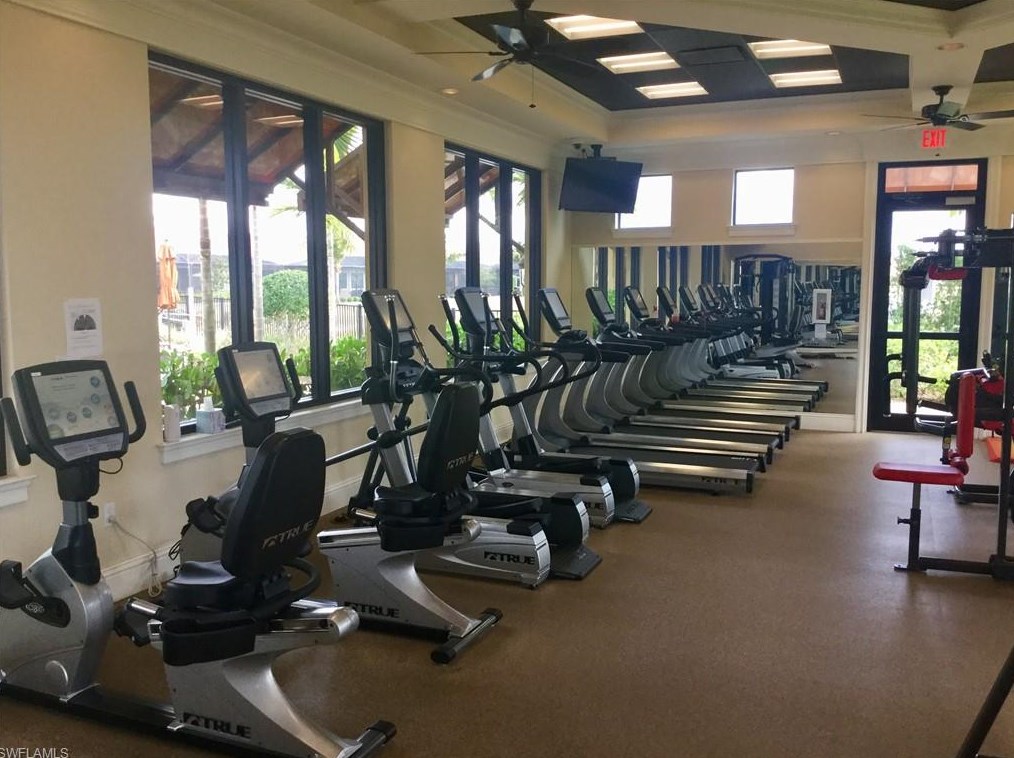 9009 Isla Bella Cir, Bonita Springs FL  34135-7276 exterior