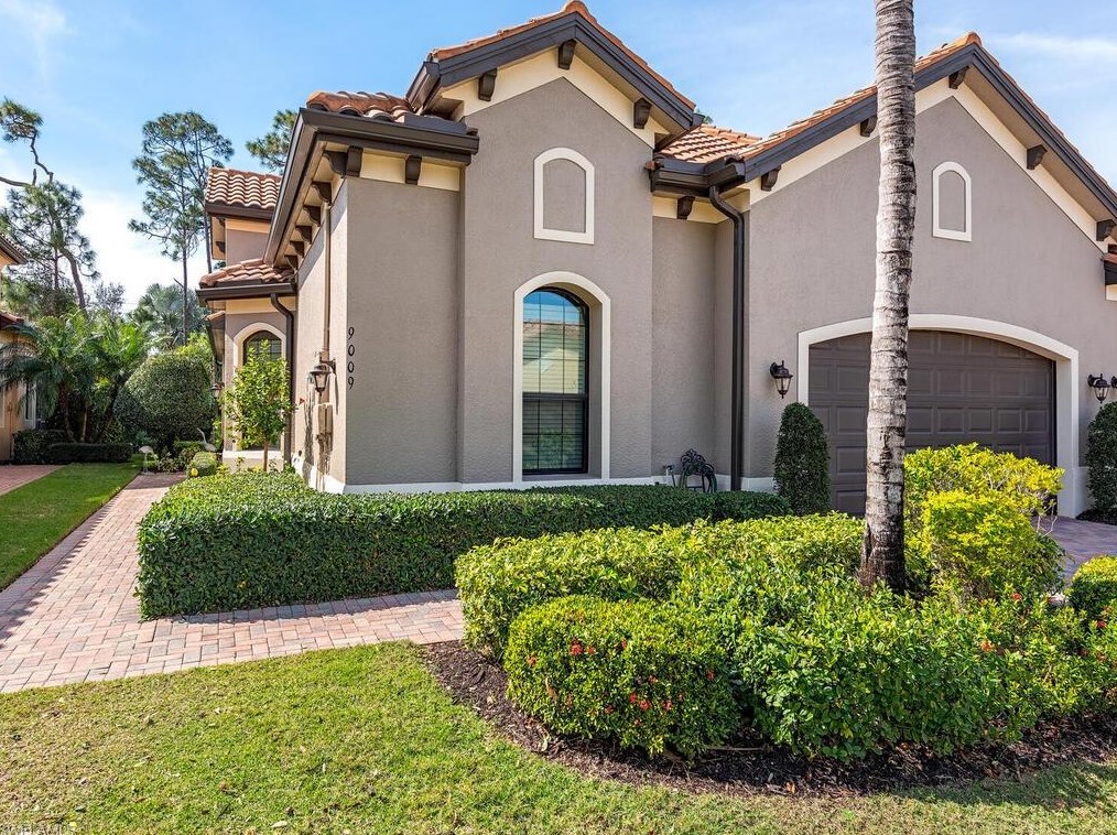 9009 Isla Bella Cir, Bonita Springs FL  34135-7276 exterior