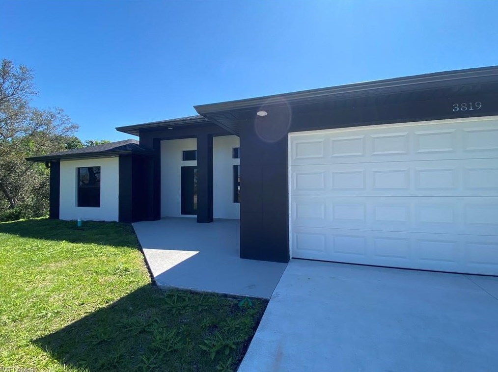 3819 33rd St Sw, Lehigh Acres, FL 33976