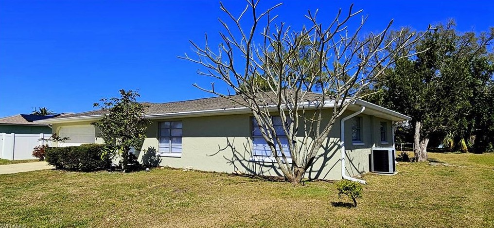 2223 Viscaya Pkwy, Cape Coral, FL 33990-3256