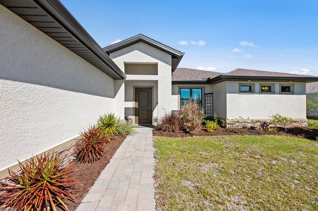 1703 Gator Cir, Cape Coral, FL 33909-6205