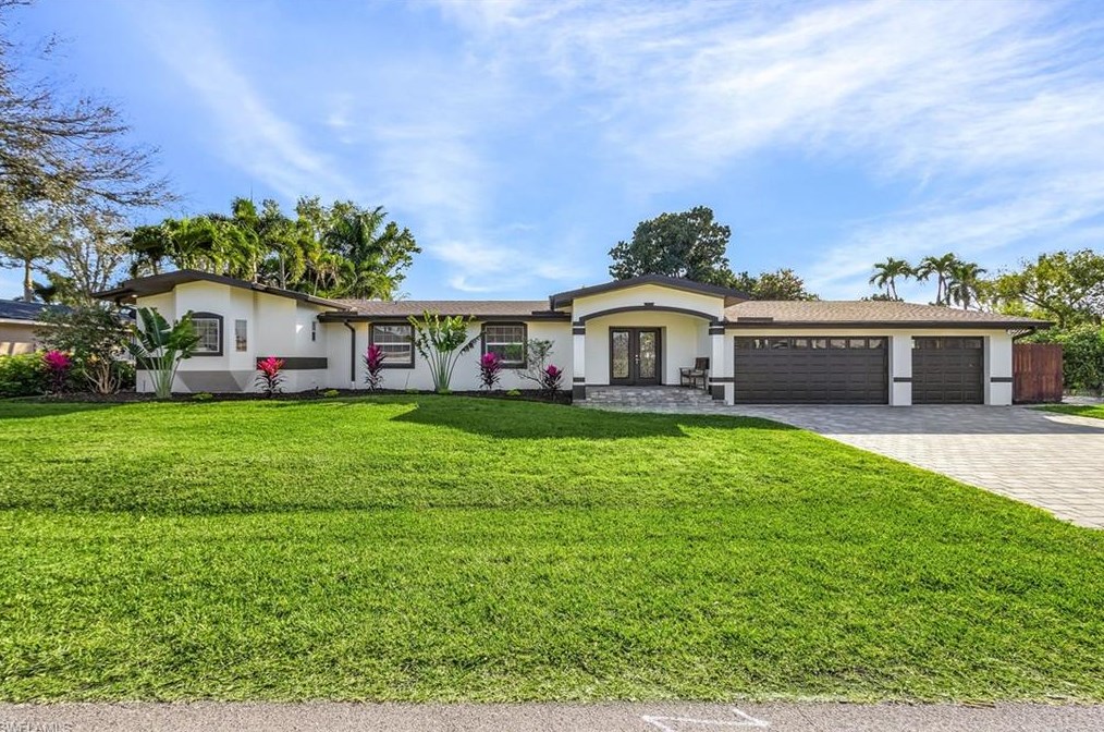 602 Travers Ave, Fort Myers, FL 33919-2516