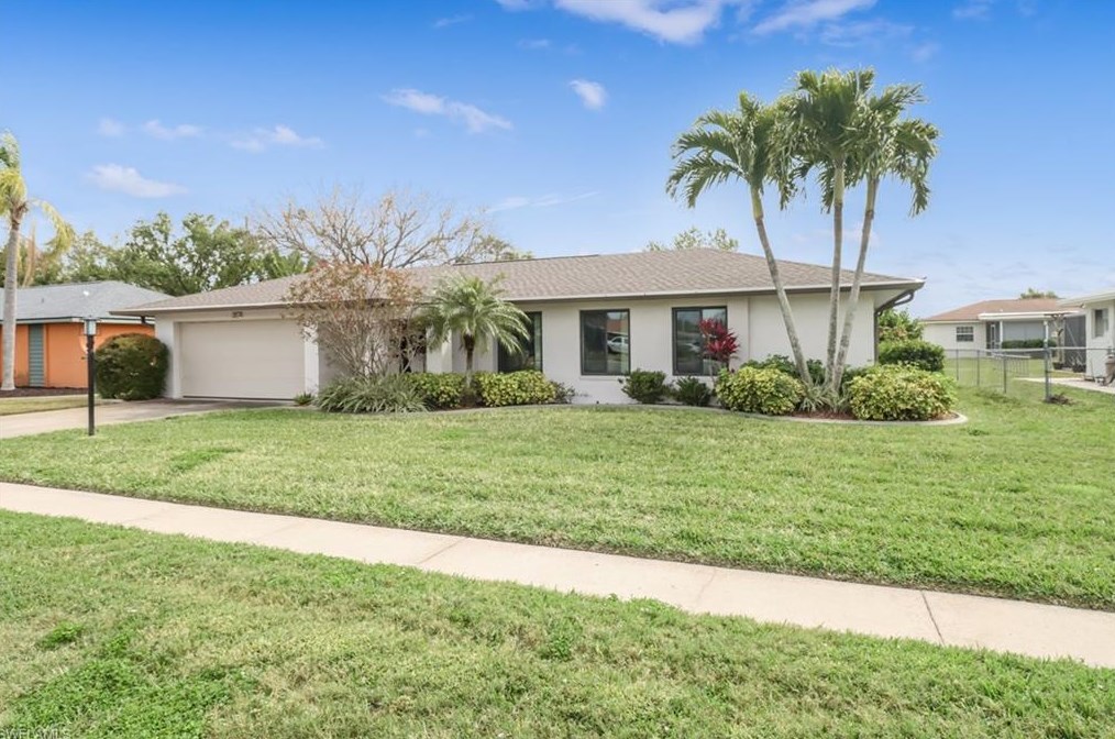 3874 Villmoor Ln, Fort Myers FL  33919-6951 exterior