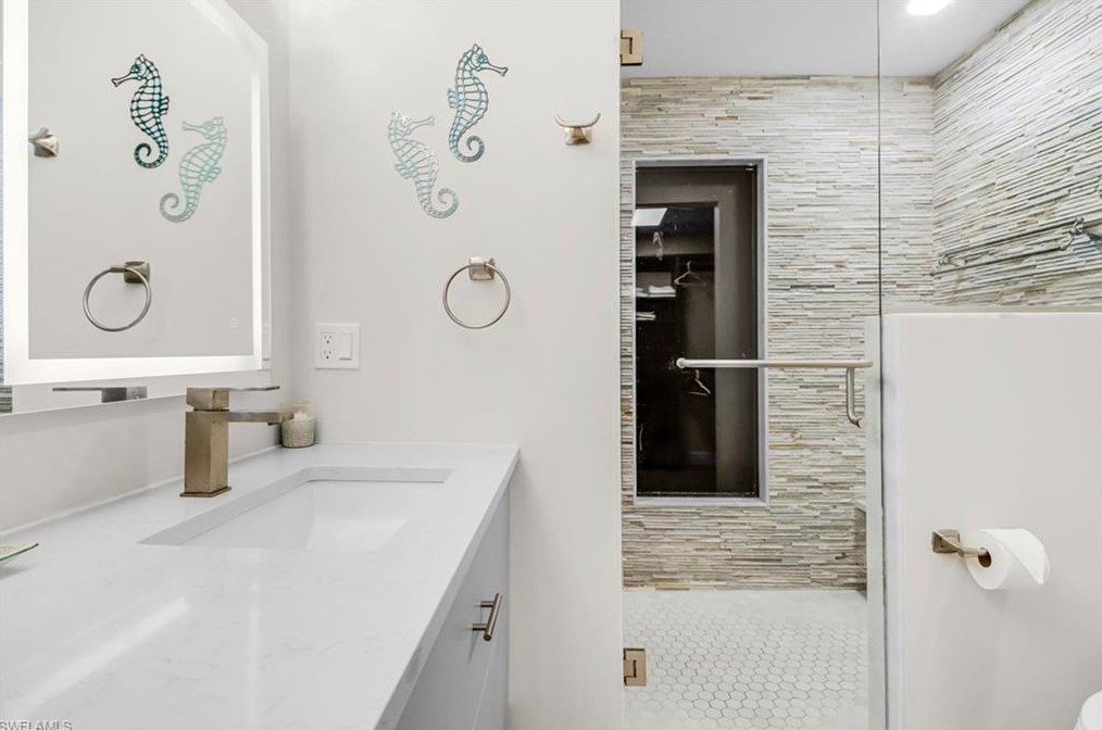 3874 Villmoor Ln, Fort Myers FL  33919-6951 exterior