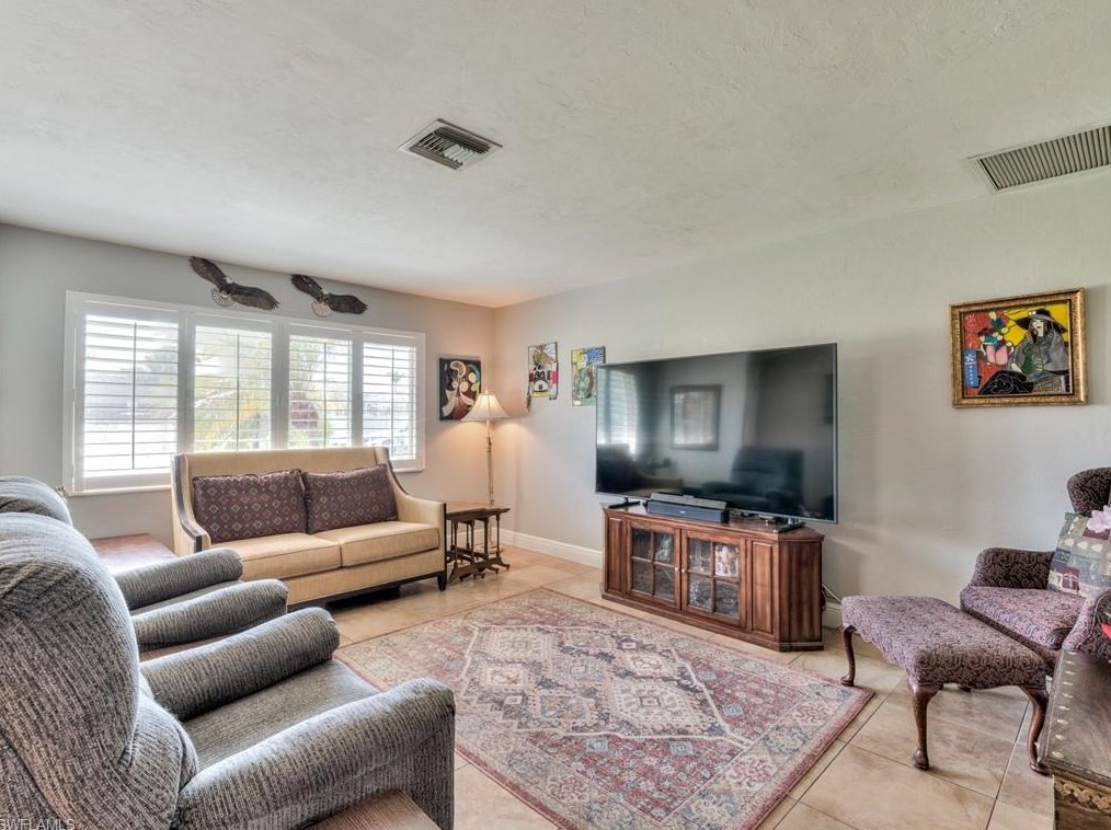 1036 18 Pl, Cape Coral FL  33990-4729 exterior