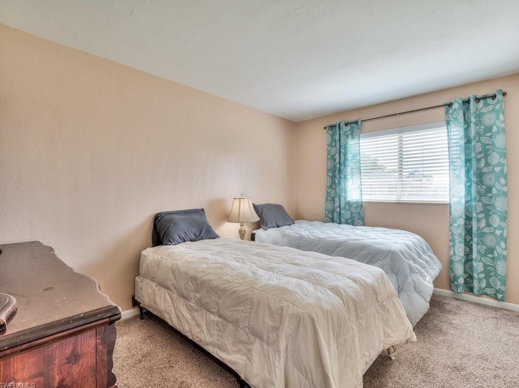 1036 18 Pl, Cape Coral FL  33990-4729 exterior