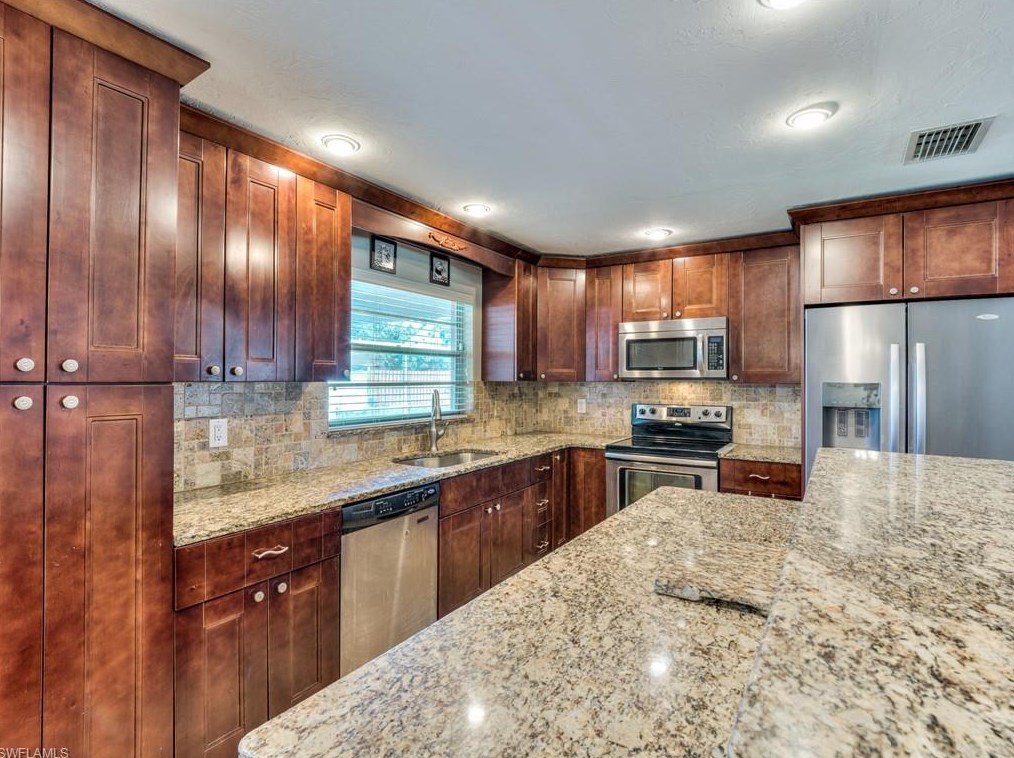 1036 18 Pl, Cape Coral FL  33990-4729 exterior