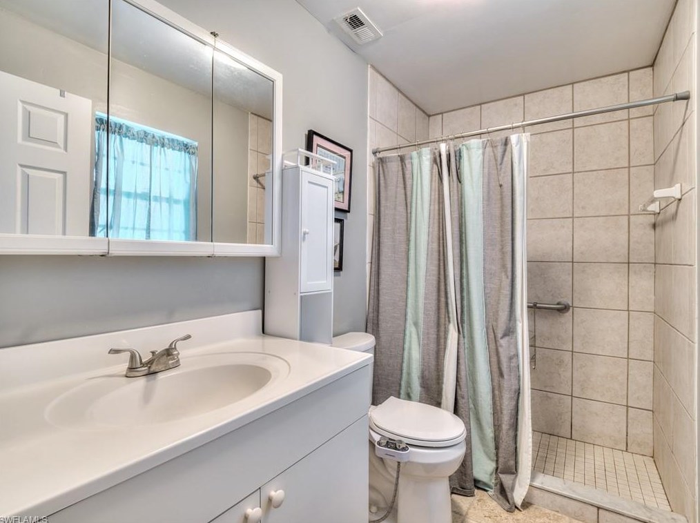 1036 18 Pl, Cape Coral FL  33990-4729 exterior