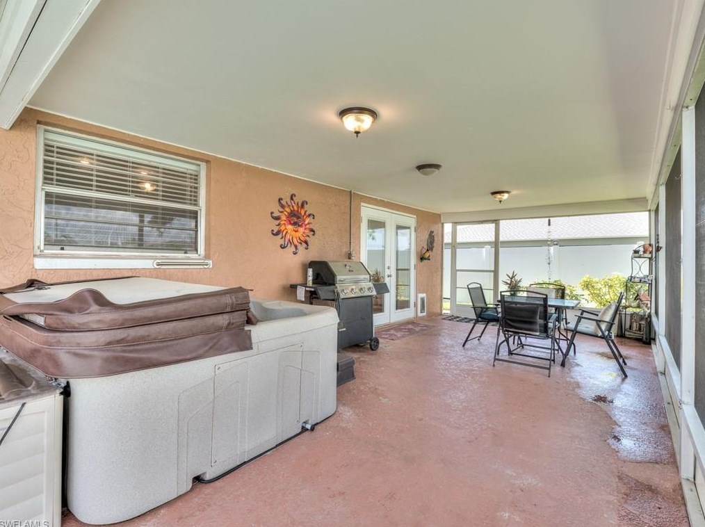 1036 18 Pl, Cape Coral FL  33990-4729 exterior