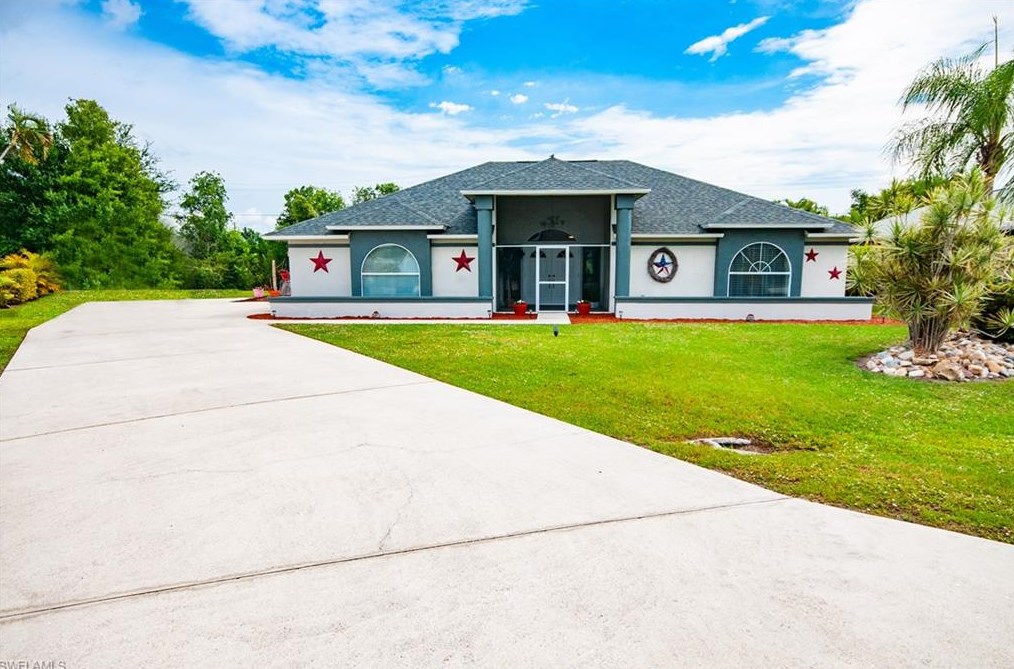 7471 Bear Hollow Cir, Fort Myers, FL 33967-2593