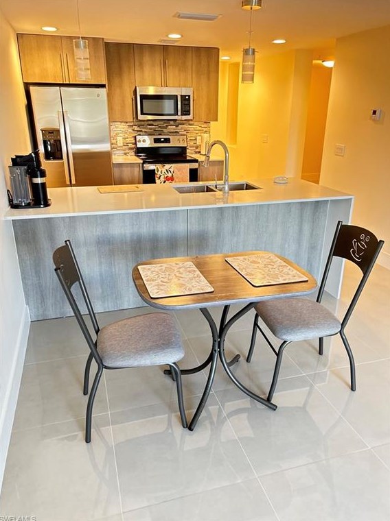 15901 Royal Pointe Ln #207, Fort Myers, FL 33908
