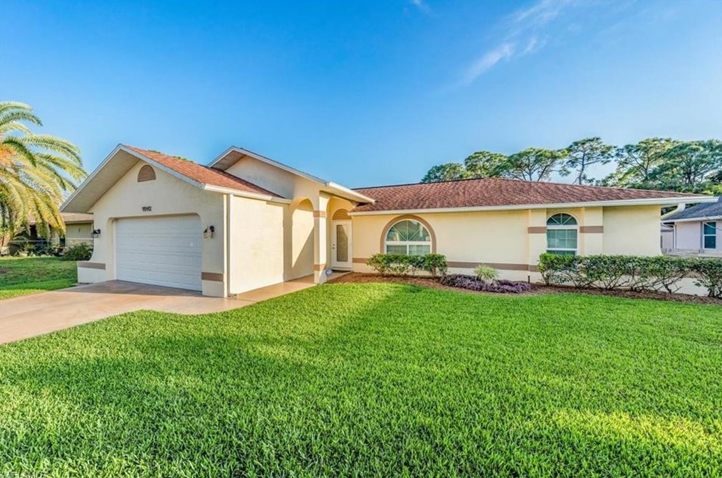 9040 Morris Rd, Fort Myers, FL 33967-3285