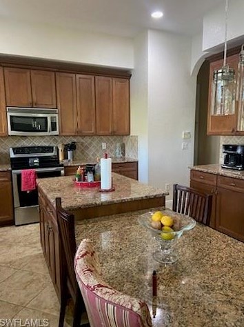1720 Birdie Dr, Naples, FL 34120