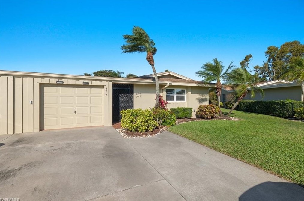 5570 Pendlewood Ln, Fort Myers, FL 33919-2714
