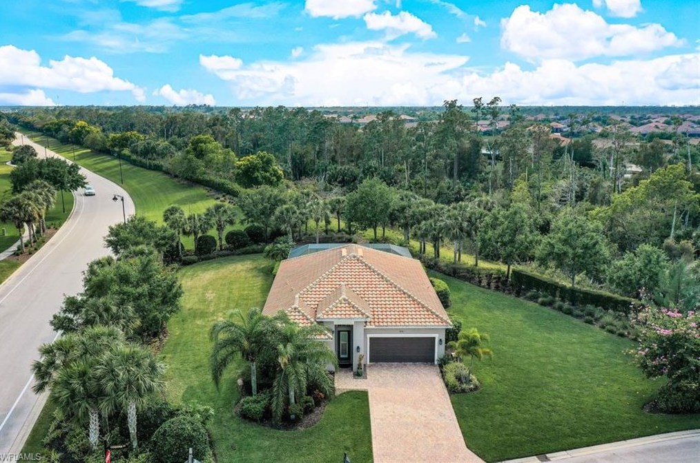9581 Coquina Cir, Naples, FL 34120