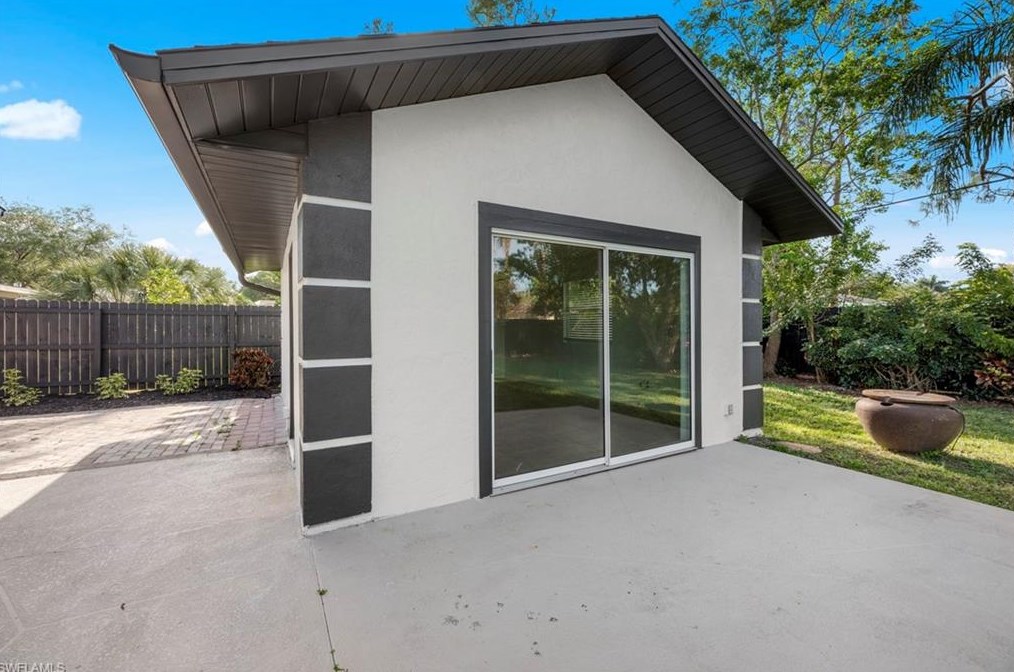 238 Willowick Dr, Naples FL 34110-1342 exterior