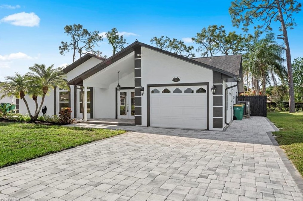 238 Willowick Dr, Naples FL 34110-1342 exterior