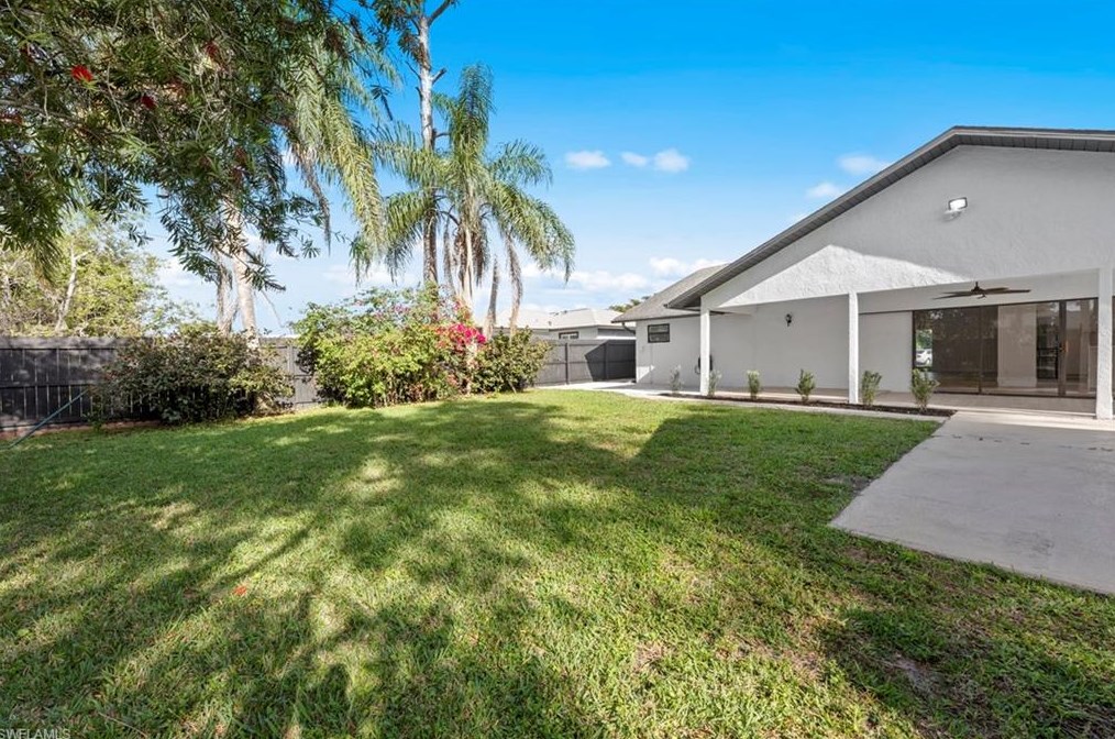 238 Willowick Dr, Naples FL 34110-1342 exterior