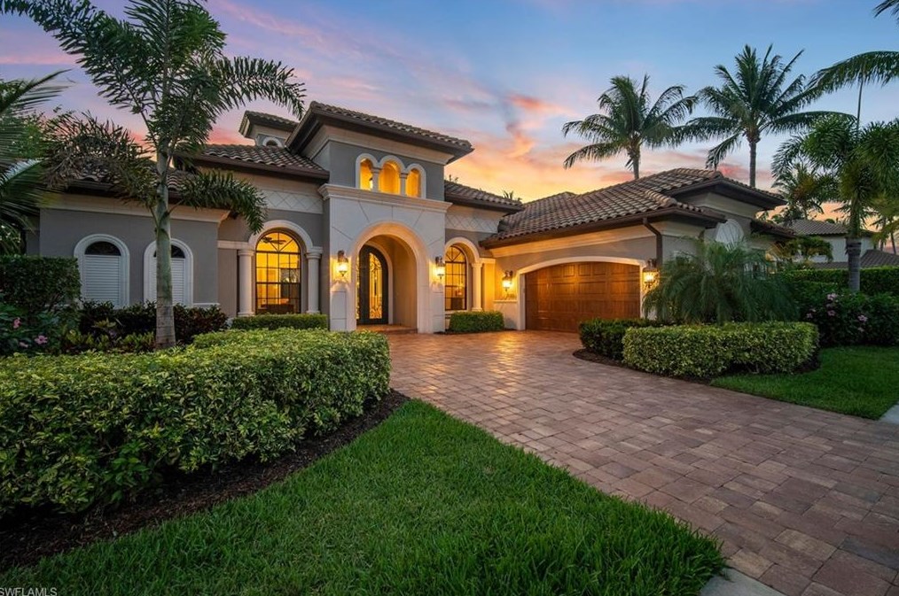 7779 Classics Dr, Naples, FL 34113-3170