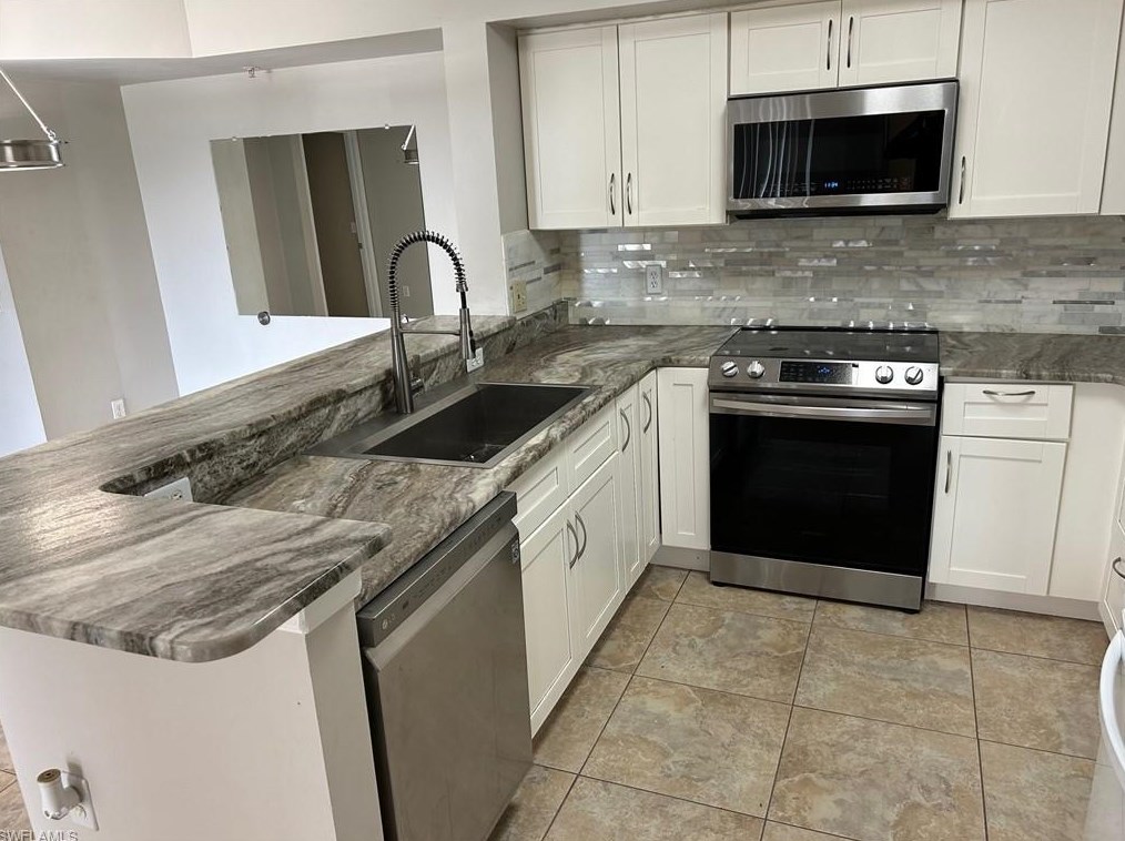 1180 Wildwood Lakes Blvd Apt 104, Naples, FL 34104