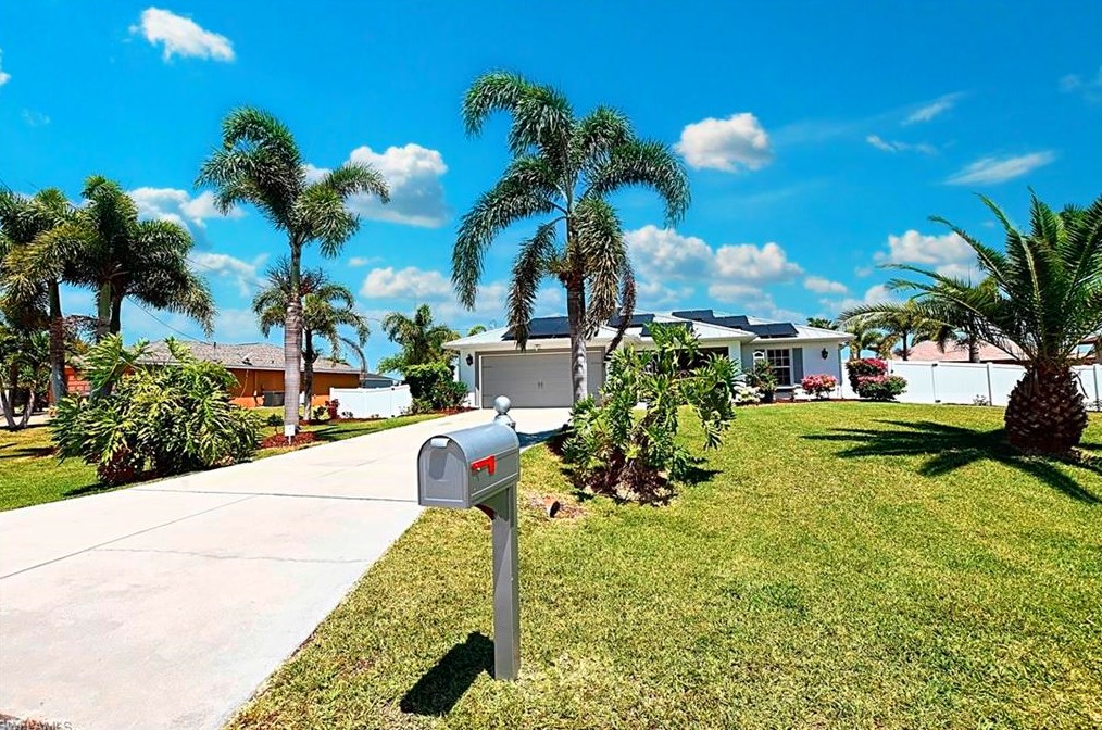 503 20th St, Cape Coral, FL 33990-2260