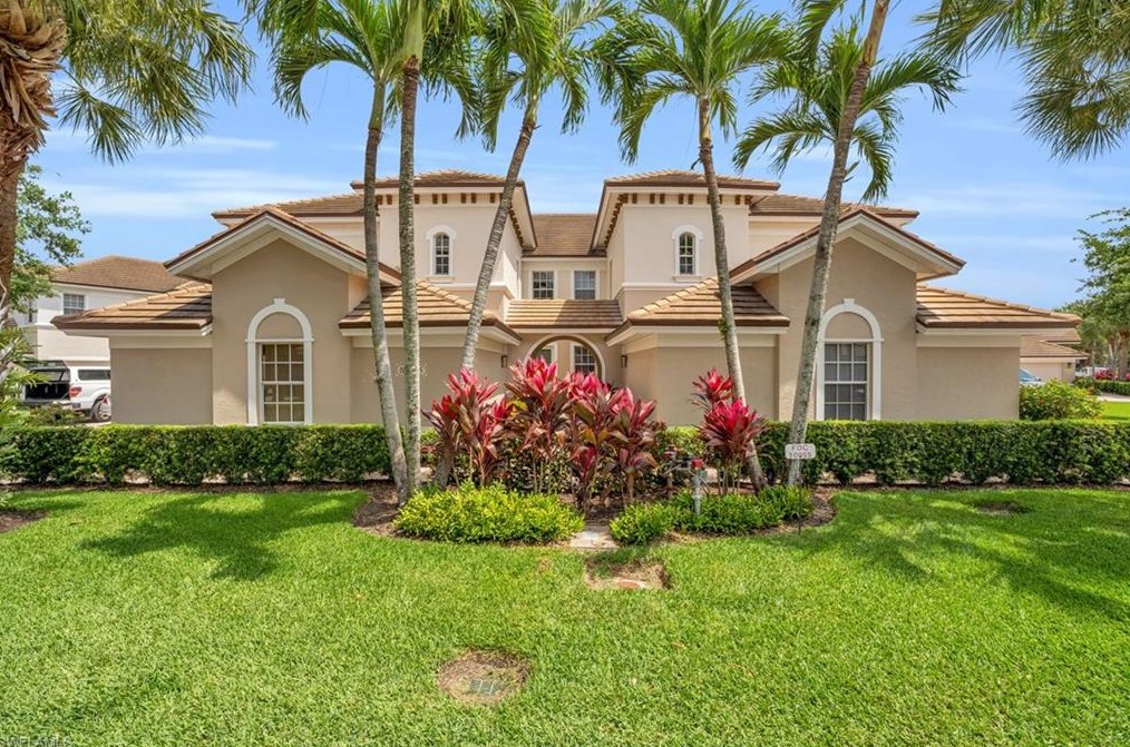 10055 Valiant Ct, Fort Myers, FL 33913-8945