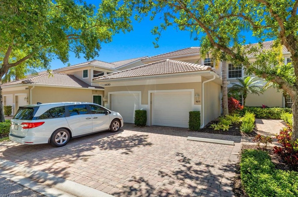 5630 Sherborn Dr, Naples, FL 34110-9036
