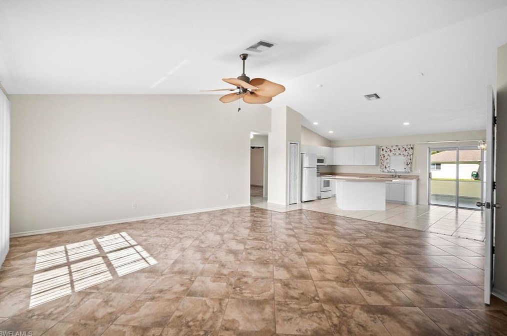 879 Rue Labeau Cir, Fort Myers, FL 33913