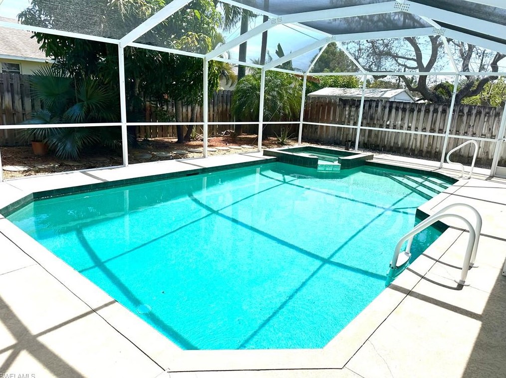 27565 Los Amigos Ln, Bonita Springs, FL 34135-3551
