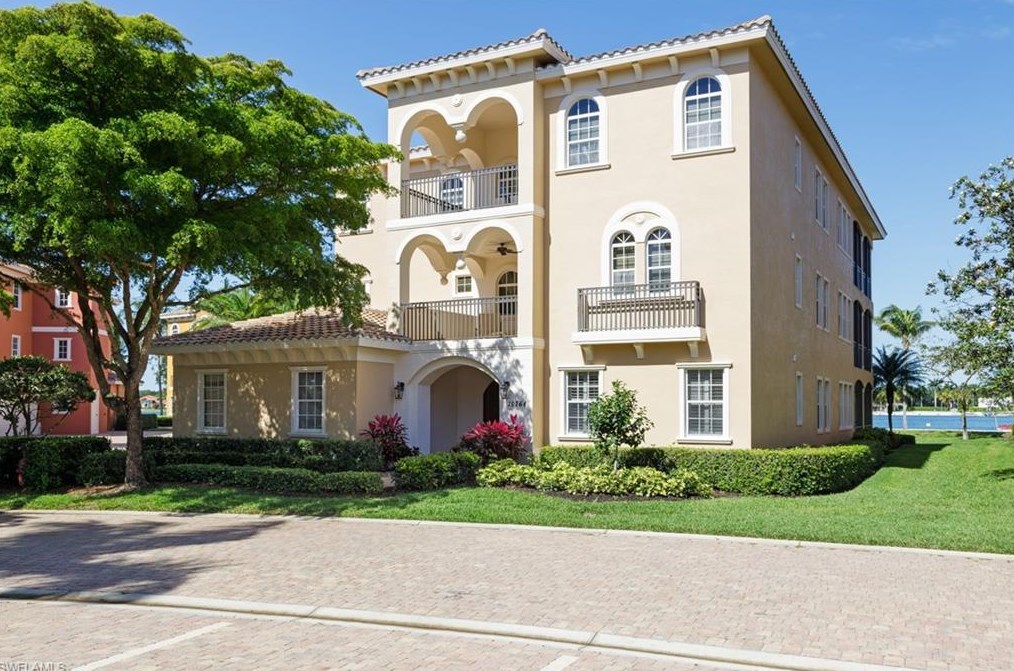 10761 Vivaldi Ct, Fort Myers, FL 33913-7685