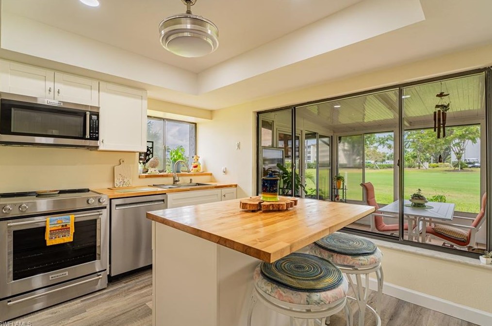 1800 Pine Glade Cir, Fort Myers, FL 33907-5728