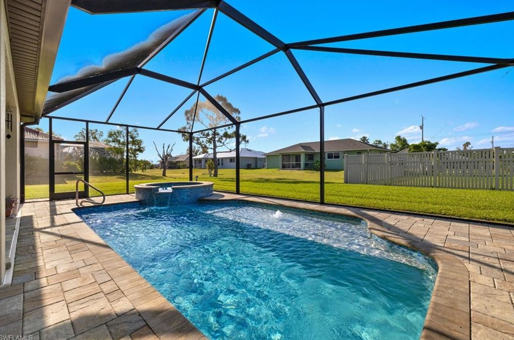 304 Trafalgar Pkwy, Cape Coral, FL 33991-3436