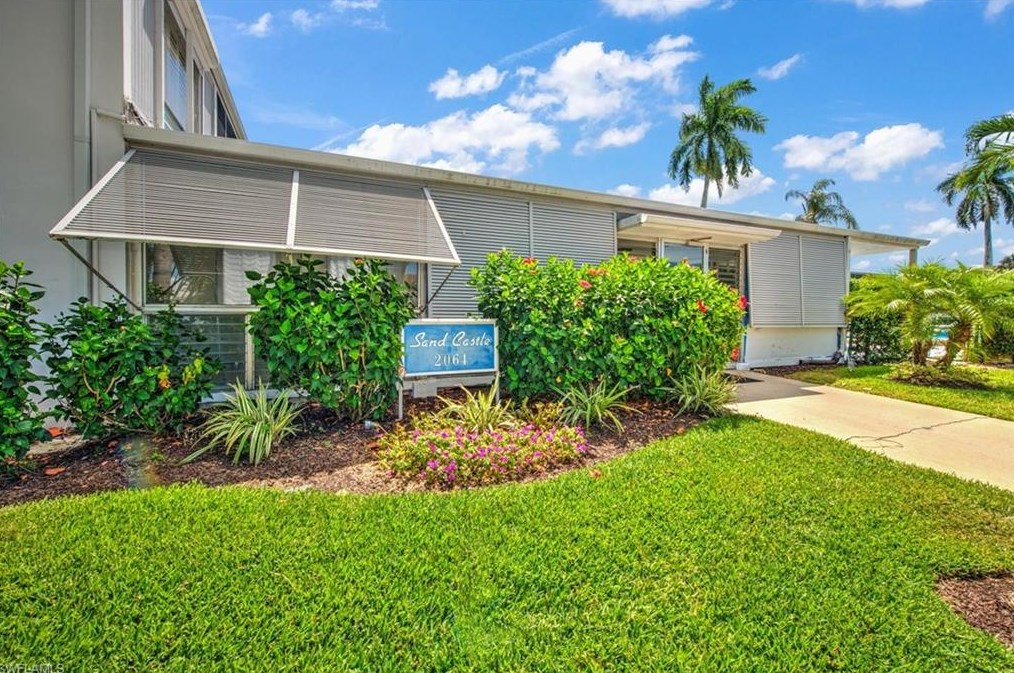 2064 Alamanda Dr, Naples, FL 34102-4706