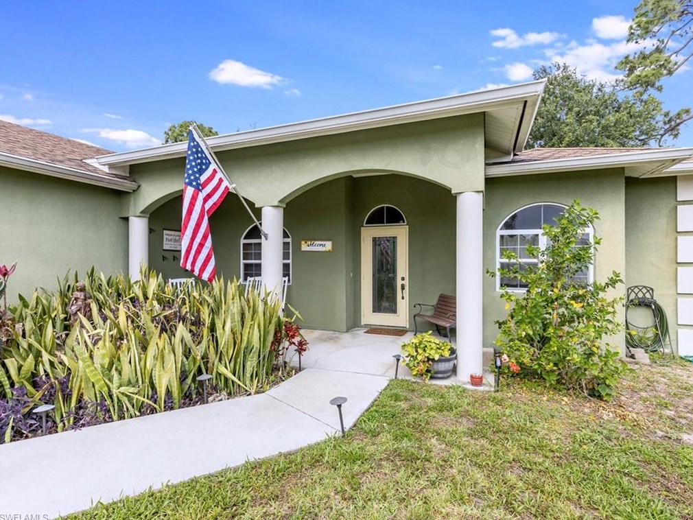 17392 Braddock Rd, Fort Myers, FL 33967-2967