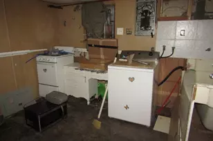 215 Patterson Ave, Bridgeville, PA 15017 - Photo 16