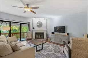 587 Thorncliffe Dr, Robinson Twp, PA 15205 - Photo 4