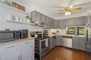 587 Thorncliffe Dr, Robinson Twp, PA 15205 - Photo 12