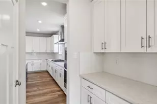 327 Stately Ct, Adams Township, PA 16059 - Photo 4