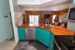 2803 Swiss Mountain Dr, Seven Springs, PA 15622 - Photo 10