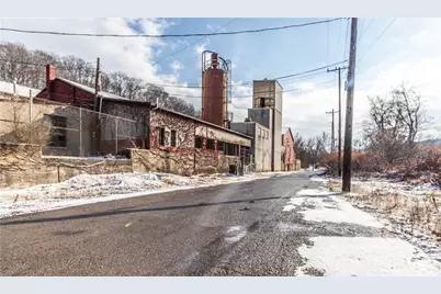 1023 Pittsfield Aly, New Brighton, PA 15066 - Photo 2