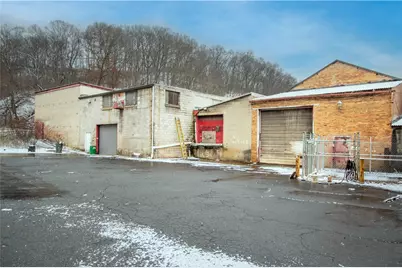 1023 Pittsfield Aly, New Brighton, PA 15066 - Photo 4