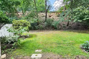 2120 Greentree Rd, Scott Township, PA 15220 - Photo 14