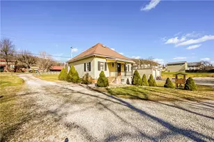 116 Karr Ln, Hempfield Township, PA 15642 - Photo 2