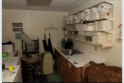 412 E 4th Ave, Tarentum, PA 15084 - Photo 6