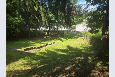 1922 Rhine St, Spring Hill, PA 15212 - Photo 12